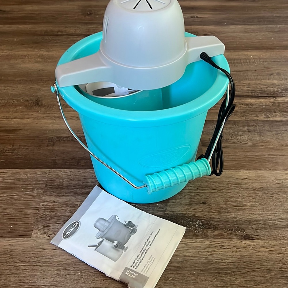 Nostalgia Ice Cream Maker (4 QT)